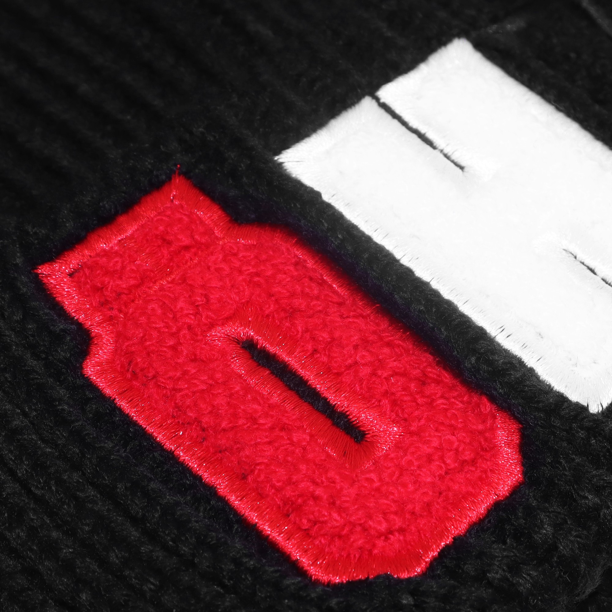 Stickad mössa med fleece märke Svart/Black