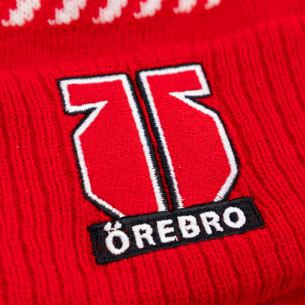 Stickad PomPom Mössa Örebro Röd