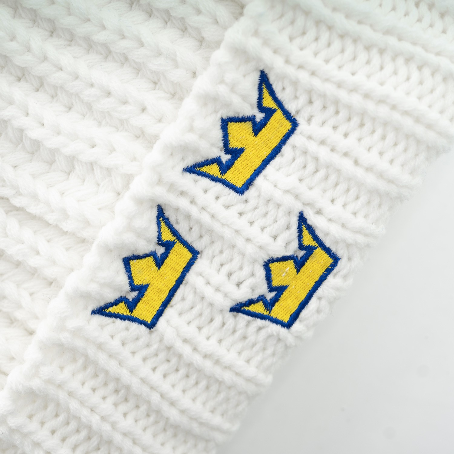 Stickad Mössa Vit