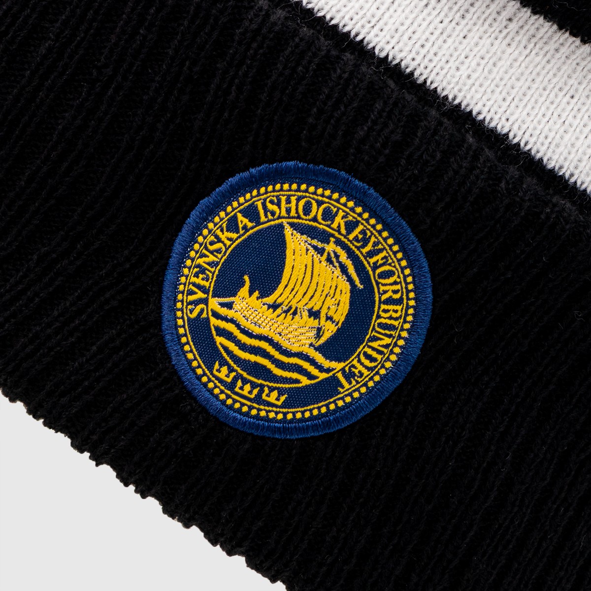 Knitted Pom Pom Beanie TV-Pucken Black